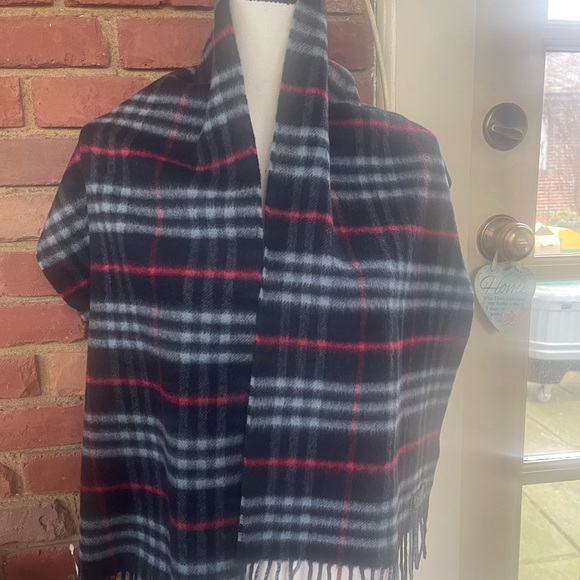 🔥NWOT🔥 Burberrys Scarf Cashmere Navy Check Pattern | Color: Blue | - Picture 5 of 6